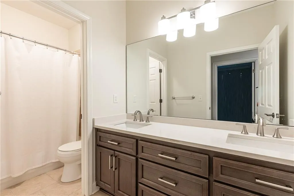 5492 Glenridge Drive Unit 508, Atlanta, Georgia 30342, 4 Bedrooms Bedrooms, ,3 BathroomsBathrooms,Residential,Sold,5492 Glenridge Drive Unit 508,7476470