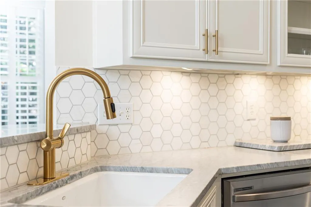 5492 Glenridge Drive Unit 508, Atlanta, Georgia 30342, 4 Bedrooms Bedrooms, ,3 BathroomsBathrooms,Residential,Sold,5492 Glenridge Drive Unit 508,7476470