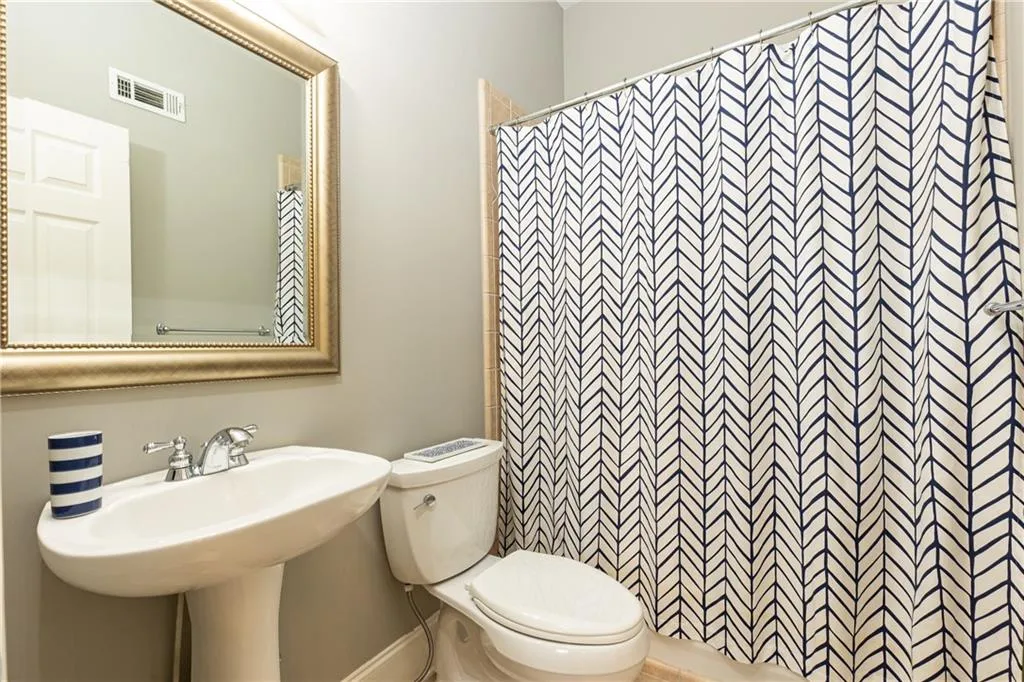 5492 Glenridge Drive Unit 508, Atlanta, Georgia 30342, 4 Bedrooms Bedrooms, ,3 BathroomsBathrooms,Residential,Sold,5492 Glenridge Drive Unit 508,7476470