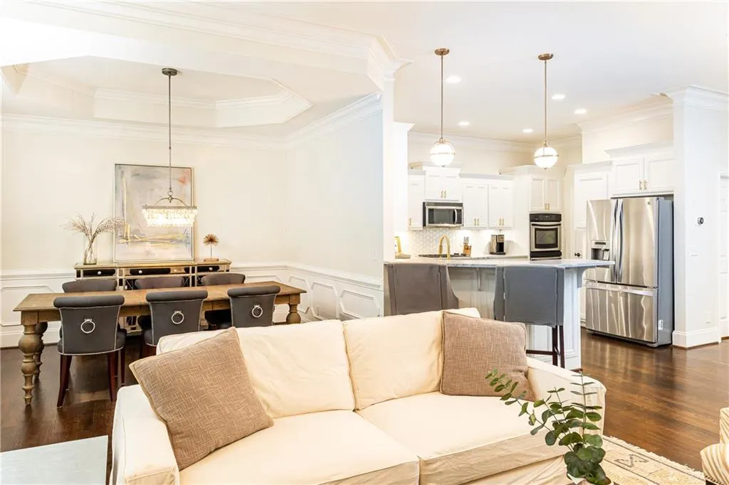 5492 Glenridge Drive Unit 508, Atlanta, Georgia 30342, 4 Bedrooms Bedrooms, ,3 BathroomsBathrooms,Residential,Sold,5492 Glenridge Drive Unit 508,7476470