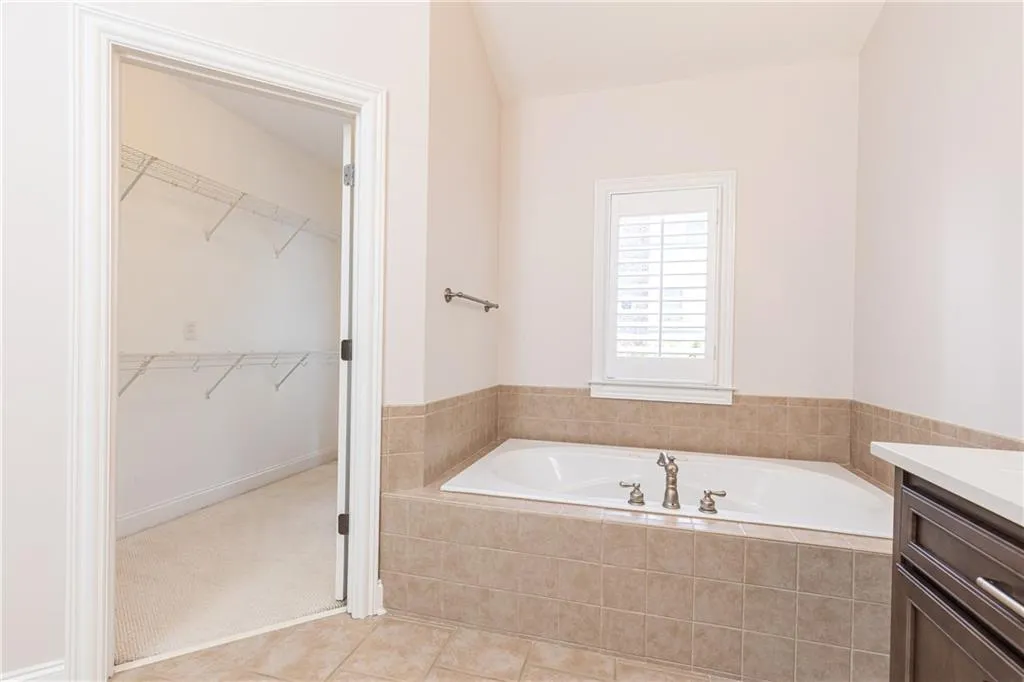 5492 Glenridge Drive Unit 508, Atlanta, Georgia 30342, 4 Bedrooms Bedrooms, ,3 BathroomsBathrooms,Residential,Sold,5492 Glenridge Drive Unit 508,7476470