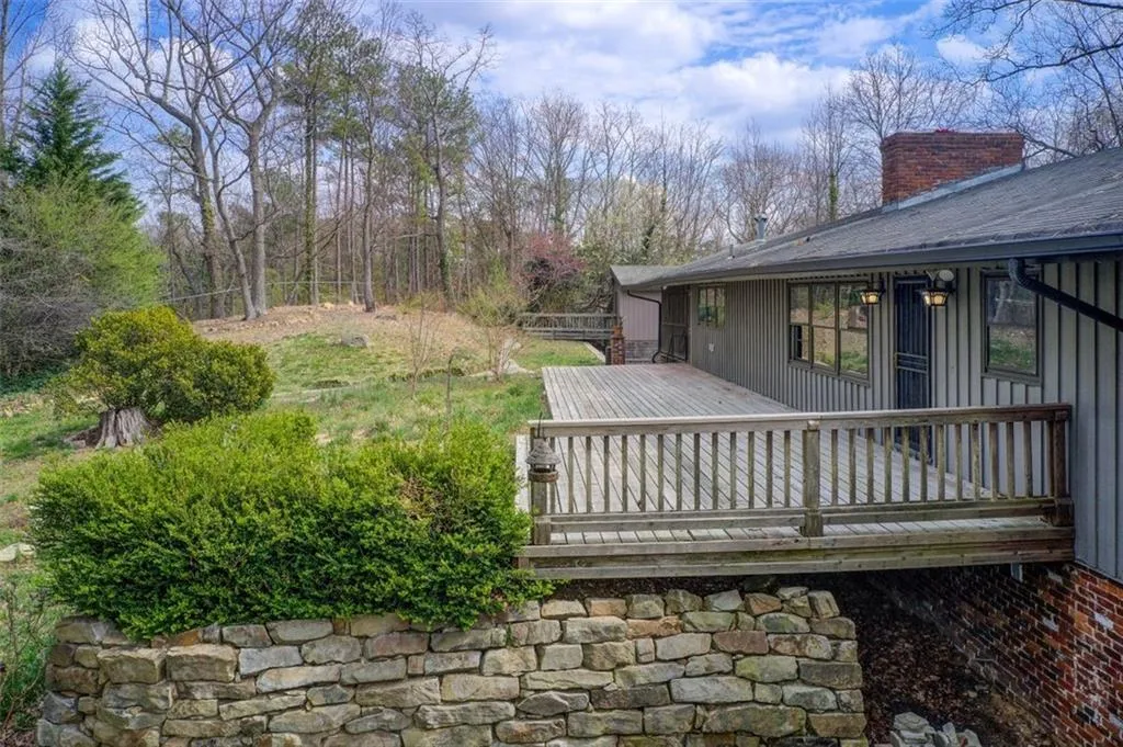 Views of outside and the back yard