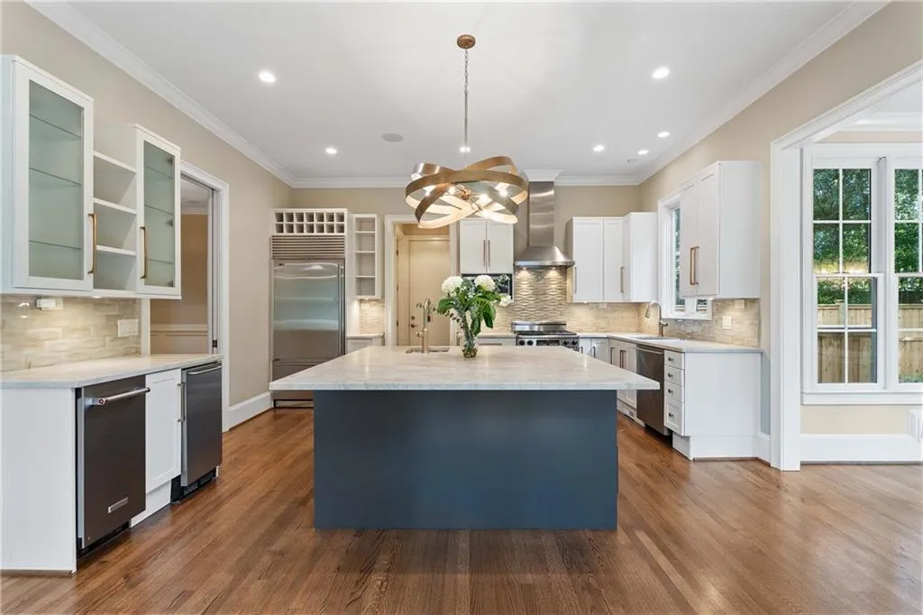 5027 Green Pine Drive, Atlanta, Georgia 30342, 5 Bedrooms Bedrooms, ,5 BathroomsBathrooms,Residential,For Sale,5027 Green Pine Drive,7670381