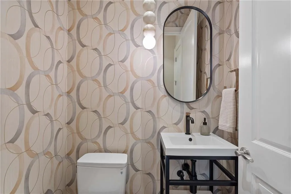 5027 Green Pine Drive, Atlanta, Georgia 30342, 5 Bedrooms Bedrooms, ,5 BathroomsBathrooms,Residential,For Sale,5027 Green Pine Drive,7670381