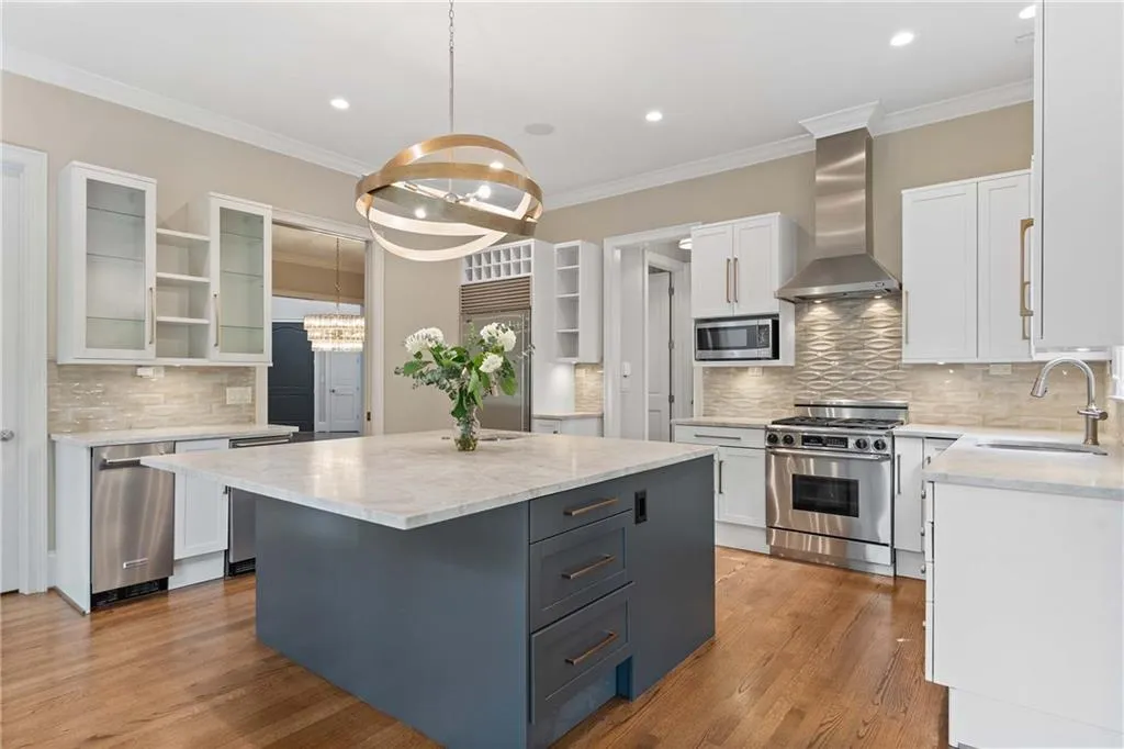 5027 Green Pine Drive, Atlanta, Georgia 30342, 5 Bedrooms Bedrooms, ,5 BathroomsBathrooms,Residential,For Sale,5027 Green Pine Drive,7670381