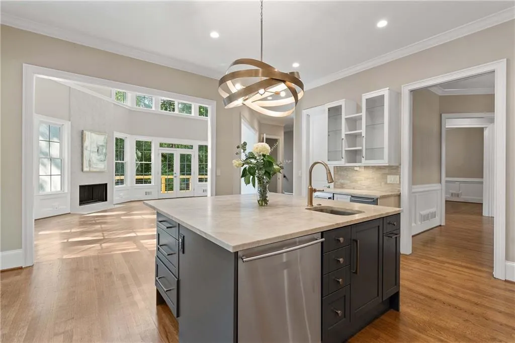 5027 Green Pine Drive, Atlanta, Georgia 30342, 5 Bedrooms Bedrooms, ,5 BathroomsBathrooms,Residential,For Sale,5027 Green Pine Drive,7670381