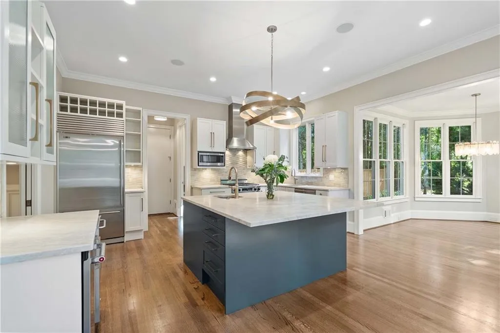 5027 Green Pine Drive, Atlanta, Georgia 30342, 5 Bedrooms Bedrooms, ,5 BathroomsBathrooms,Residential,For Sale,5027 Green Pine Drive,7670381