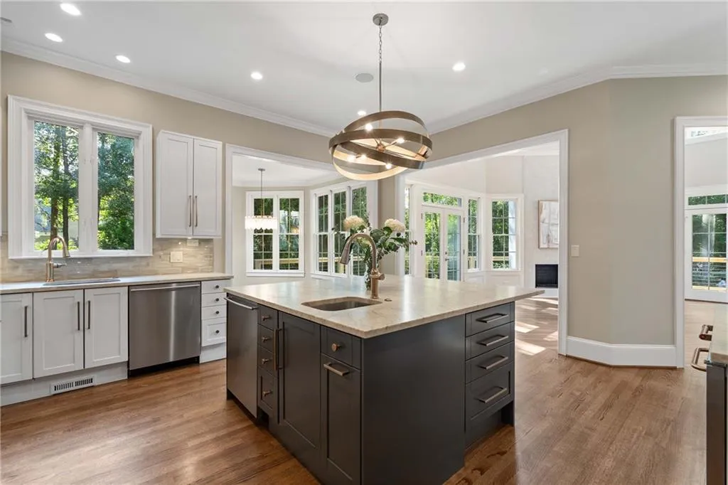 5027 Green Pine Drive, Atlanta, Georgia 30342, 5 Bedrooms Bedrooms, ,5 BathroomsBathrooms,Residential,For Sale,5027 Green Pine Drive,7670381