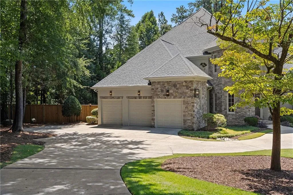 5027 Green Pine Drive, Atlanta, Georgia 30342, 5 Bedrooms Bedrooms, ,5 BathroomsBathrooms,Residential,For Sale,5027 Green Pine Drive,7670381