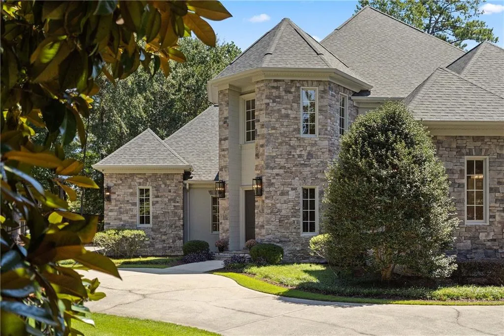 5027 Green Pine Drive, Atlanta, Georgia 30342, 5 Bedrooms Bedrooms, ,5 BathroomsBathrooms,Residential,For Sale,5027 Green Pine Drive,7670381