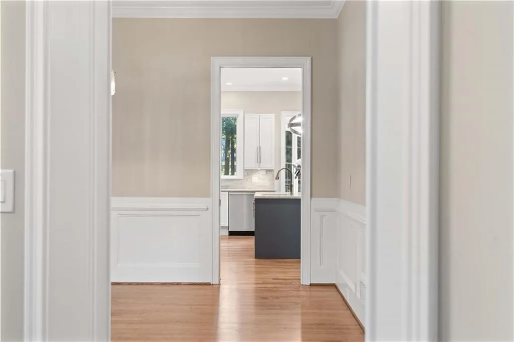 5027 Green Pine Drive, Atlanta, Georgia 30342, 5 Bedrooms Bedrooms, ,5 BathroomsBathrooms,Residential,For Sale,5027 Green Pine Drive,7670381