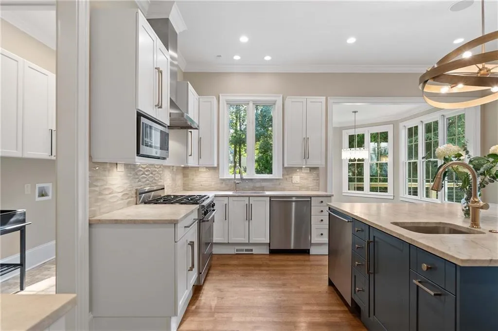 5027 Green Pine Drive, Atlanta, Georgia 30342, 5 Bedrooms Bedrooms, ,5 BathroomsBathrooms,Residential,For Sale,5027 Green Pine Drive,7670381