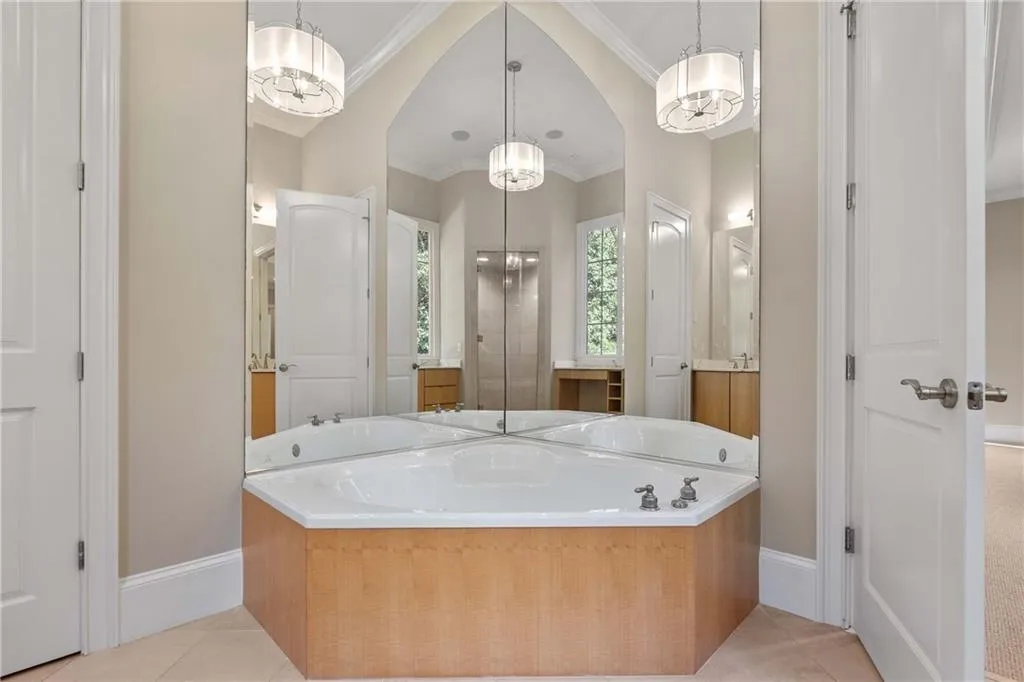 5027 Green Pine Drive, Atlanta, Georgia 30342, 5 Bedrooms Bedrooms, ,5 BathroomsBathrooms,Residential,For Sale,5027 Green Pine Drive,7670381