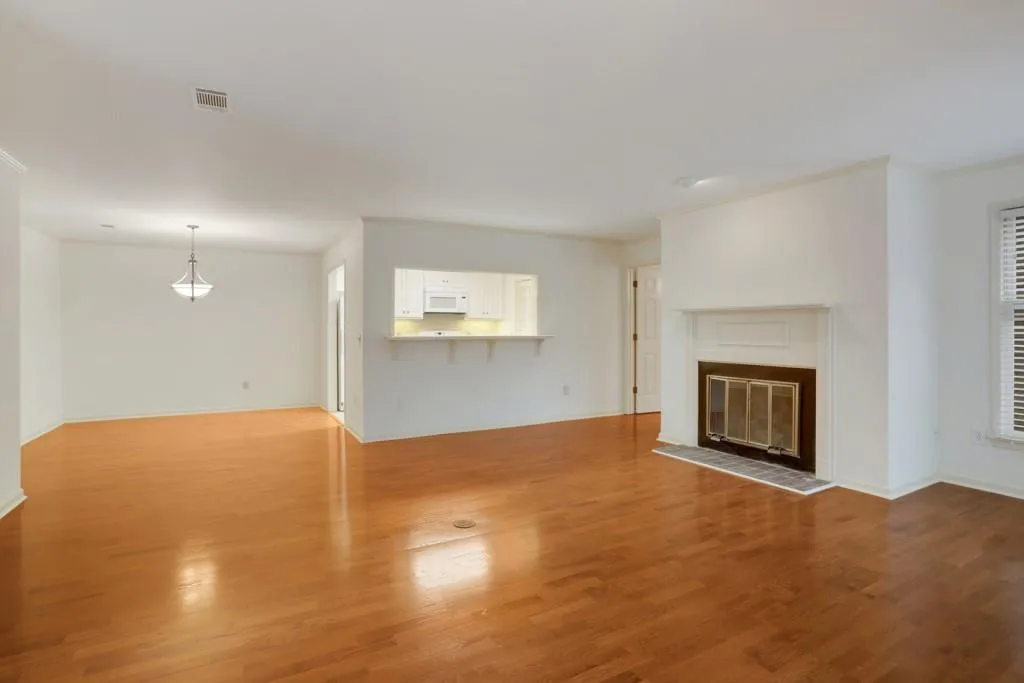 301 Bainbridge Drive Unit 301, Atlanta, Georgia 30327, 2 Bedrooms Bedrooms, ,2 BathroomsBathrooms,Residential,Sold,301 Bainbridge Drive Unit 301,5628520