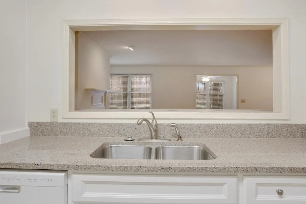 301 Bainbridge Drive Unit 301, Atlanta, Georgia 30327, 2 Bedrooms Bedrooms, ,2 BathroomsBathrooms,Residential,Sold,301 Bainbridge Drive Unit 301,5628520