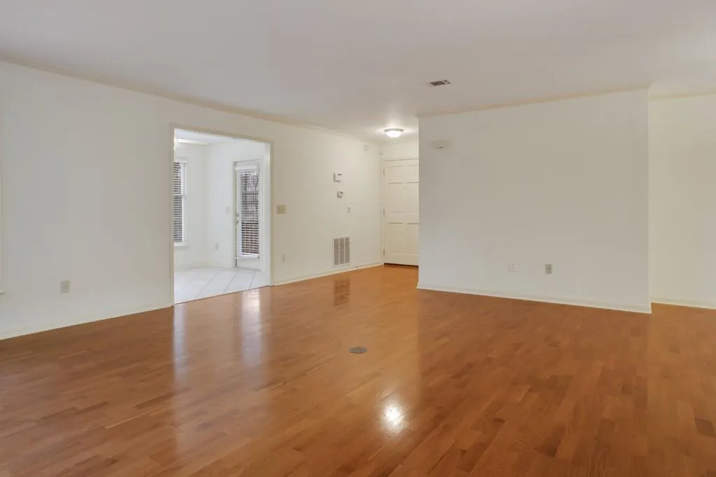 301 Bainbridge Drive Unit 301, Atlanta, Georgia 30327, 2 Bedrooms Bedrooms, ,2 BathroomsBathrooms,Residential,Sold,301 Bainbridge Drive Unit 301,5628520