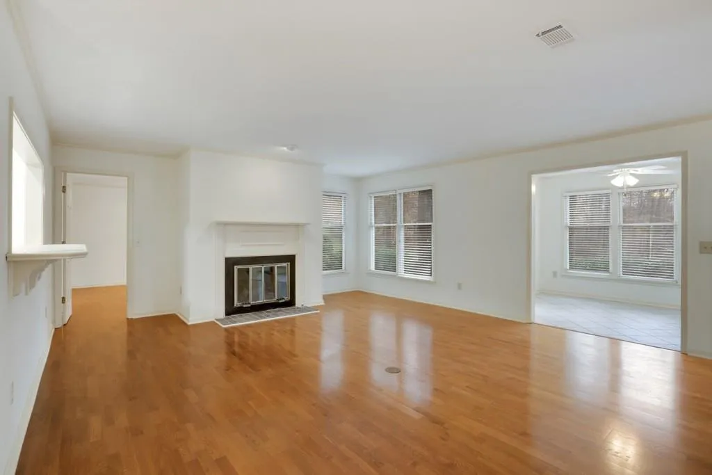 301 Bainbridge Drive Unit 301, Atlanta, Georgia 30327, 2 Bedrooms Bedrooms, ,2 BathroomsBathrooms,Residential,Sold,301 Bainbridge Drive Unit 301,5628520