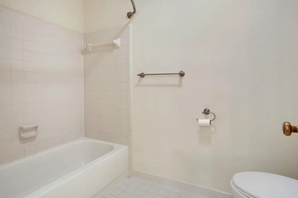 301 Bainbridge Drive Unit 301, Atlanta, Georgia 30327, 2 Bedrooms Bedrooms, ,2 BathroomsBathrooms,Residential,Sold,301 Bainbridge Drive Unit 301,5628520