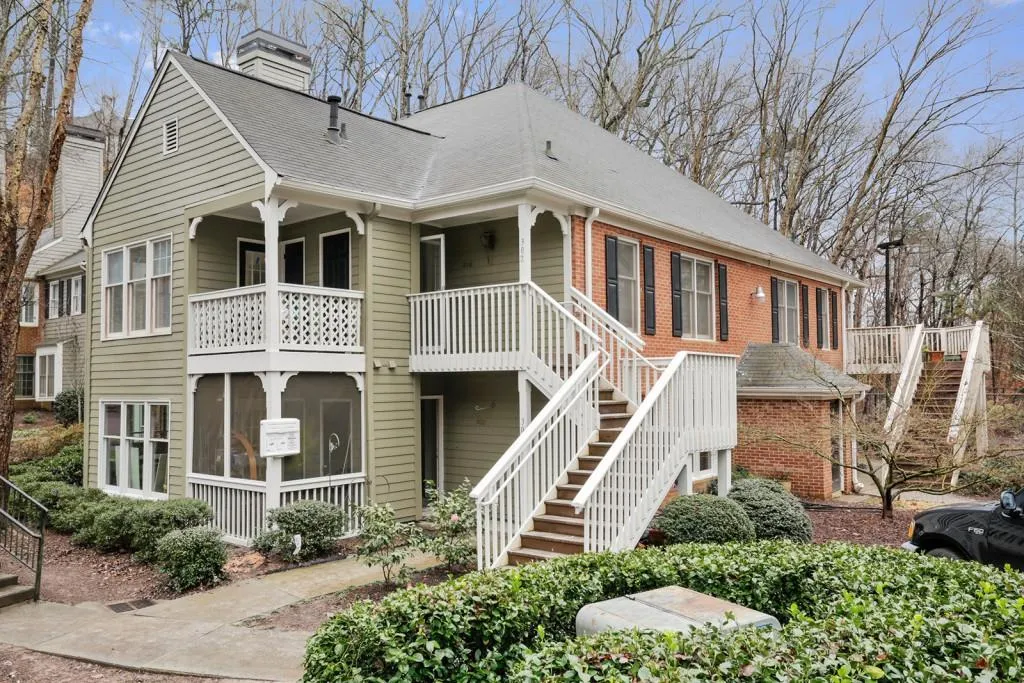 301 Bainbridge Drive Unit 301, Atlanta, Georgia 30327, 2 Bedrooms Bedrooms, ,2 BathroomsBathrooms,Residential,Sold,301 Bainbridge Drive Unit 301,5628520