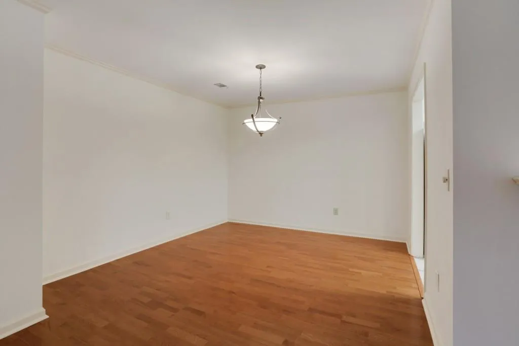 301 Bainbridge Drive Unit 301, Atlanta, Georgia 30327, 2 Bedrooms Bedrooms, ,2 BathroomsBathrooms,Residential,Sold,301 Bainbridge Drive Unit 301,5628520