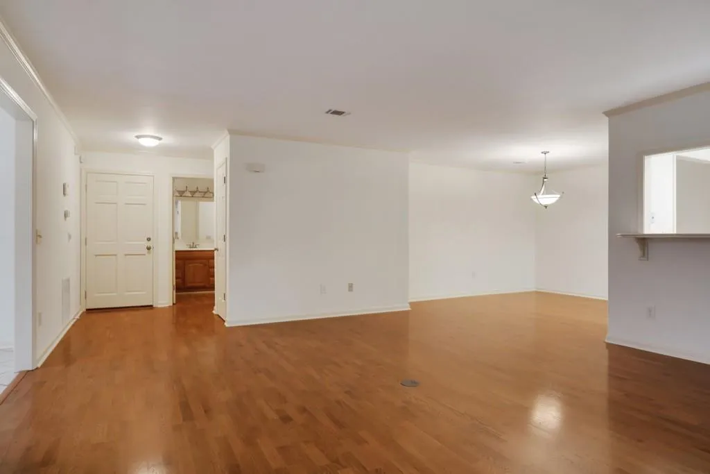301 Bainbridge Drive Unit 301, Atlanta, Georgia 30327, 2 Bedrooms Bedrooms, ,2 BathroomsBathrooms,Residential,Sold,301 Bainbridge Drive Unit 301,5628520