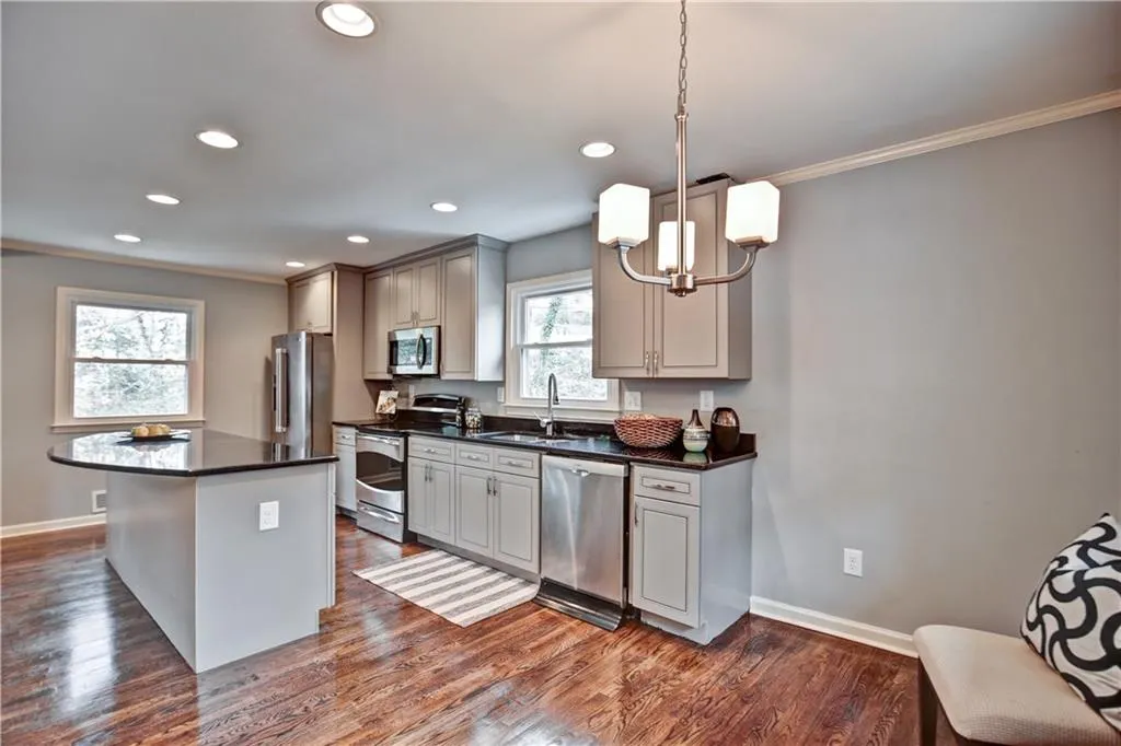 6590 Williamson Drive, Sandy Springs, Georgia 30328, 4 Bedrooms Bedrooms, ,3 BathroomsBathrooms,Residential,Sold,6590 Williamson Drive,5803308