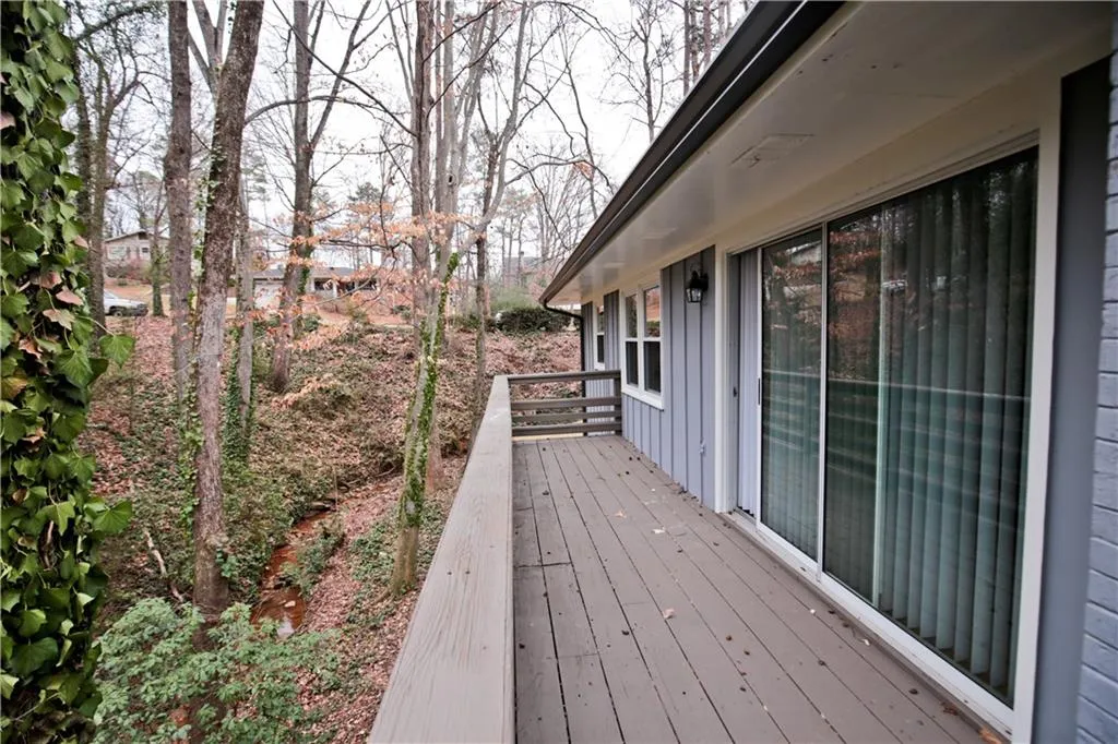 6590 Williamson Drive, Sandy Springs, Georgia 30328, 4 Bedrooms Bedrooms, ,3 BathroomsBathrooms,Residential,Sold,6590 Williamson Drive,5803308