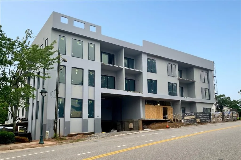 318 Sandy Springs Circle Unit 150, Atlanta, Georgia 30328, 2 Bedrooms Bedrooms, ,2 BathroomsBathrooms,Residential,For Sale,318 Sandy Springs Circle Unit 150,7484372