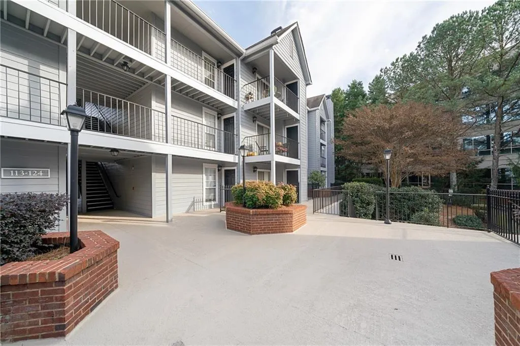 117 Granville Court, Atlanta, Georgia 30328, 2 Bedrooms Bedrooms, ,2 BathroomsBathrooms,Residential,Sold,117 Granville Court,6671482