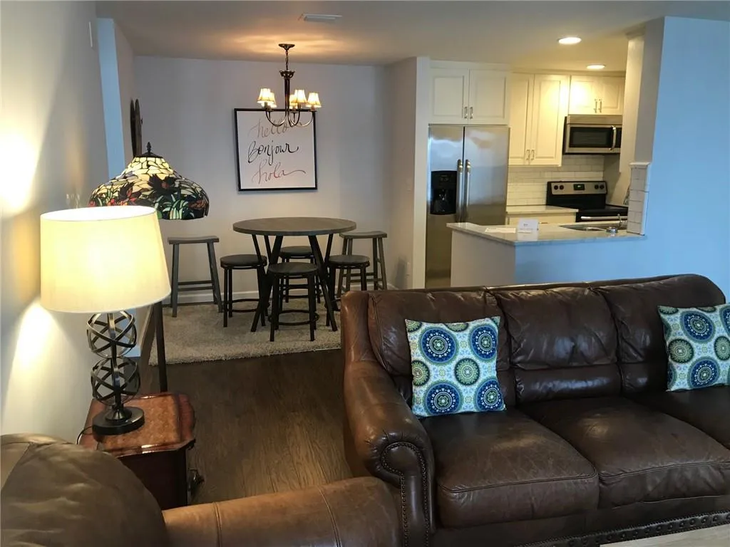 117 Granville Court, Atlanta, Georgia 30328, 2 Bedrooms Bedrooms, ,2 BathroomsBathrooms,Residential,Sold,117 Granville Court,6671482