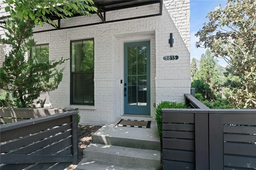1815 La Dawn Lane Nw, Atlanta, Georgia 30318, 3 Bedrooms Bedrooms, ,3 BathroomsBathrooms,Residential,For Sale,1815 La Dawn Lane Nw,7575180