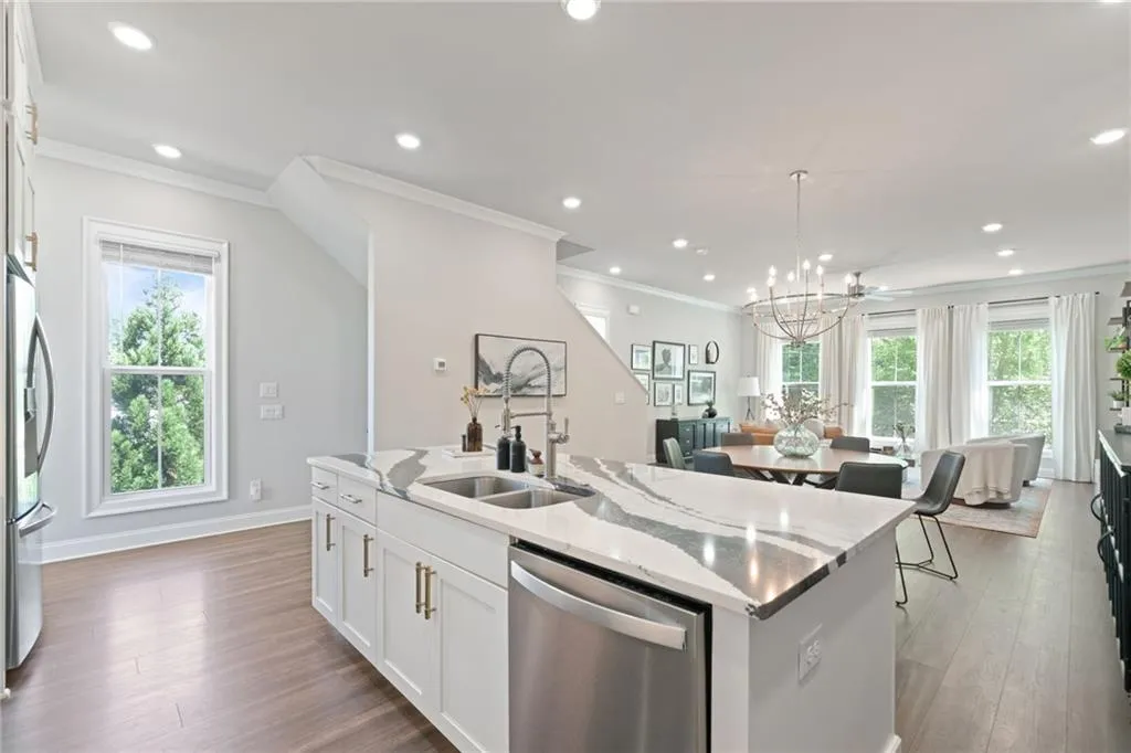 1815 La Dawn Lane Nw, Atlanta, Georgia 30318, 3 Bedrooms Bedrooms, ,3 BathroomsBathrooms,Residential,For Sale,1815 La Dawn Lane Nw,7575180