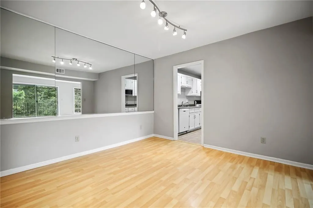 6851 Roswell Road Unit O27, Sandy Springs, Georgia 30328, 2 Bedrooms Bedrooms, ,2 BathroomsBathrooms,Residential,Sold,6851 Roswell Road Unit O27,6911458