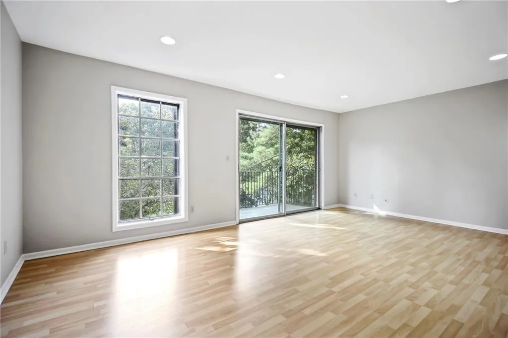 6851 Roswell Road Unit O27, Sandy Springs, Georgia 30328, 2 Bedrooms Bedrooms, ,2 BathroomsBathrooms,Residential,Sold,6851 Roswell Road Unit O27,6911458