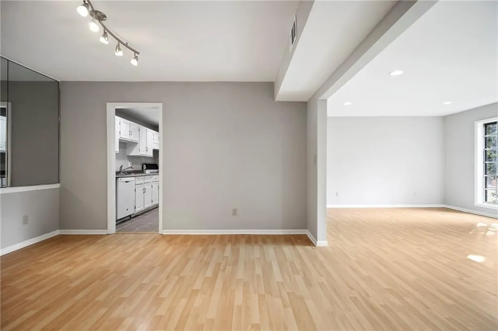 6851 Roswell Road Unit O27, Sandy Springs, Georgia 30328, 2 Bedrooms Bedrooms, ,2 BathroomsBathrooms,Residential,Sold,6851 Roswell Road Unit O27,6911458