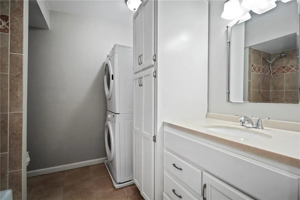 6851 Roswell Road Unit O27, Sandy Springs, Georgia 30328, 2 Bedrooms Bedrooms, ,2 BathroomsBathrooms,Residential,Sold,6851 Roswell Road Unit O27,6911458