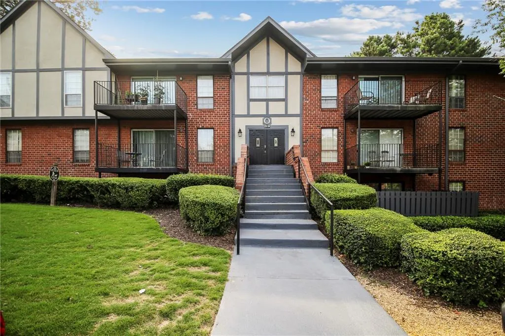 6851 Roswell Road Unit O27, Sandy Springs, Georgia 30328, 2 Bedrooms Bedrooms, ,2 BathroomsBathrooms,Residential,Sold,6851 Roswell Road Unit O27,6911458