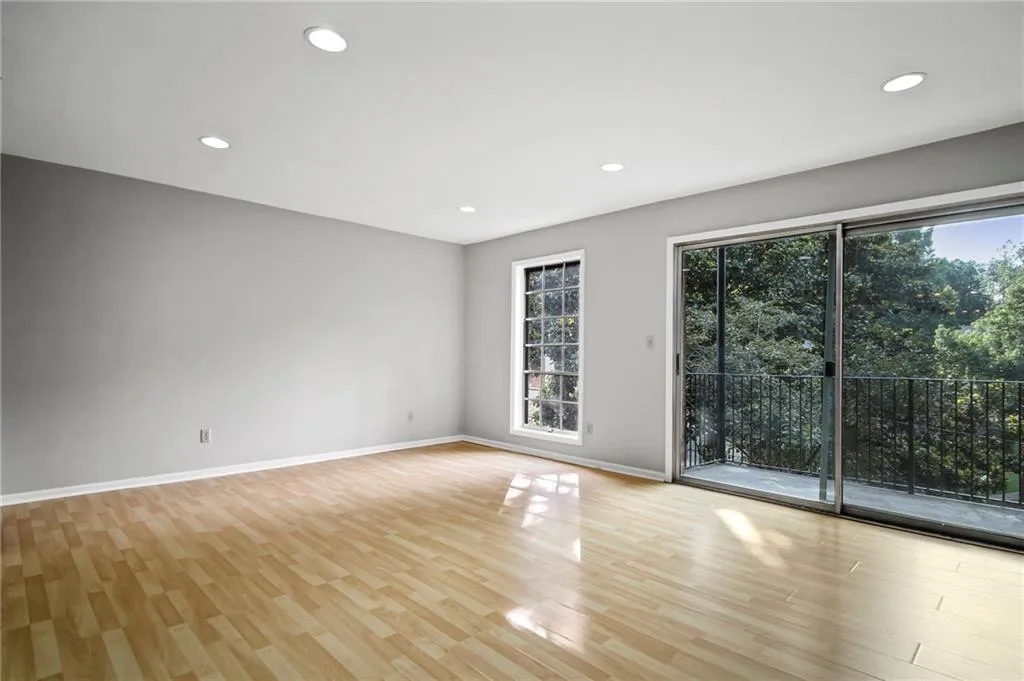 6851 Roswell Road Unit O27, Sandy Springs, Georgia 30328, 2 Bedrooms Bedrooms, ,2 BathroomsBathrooms,Residential,Sold,6851 Roswell Road Unit O27,6911458