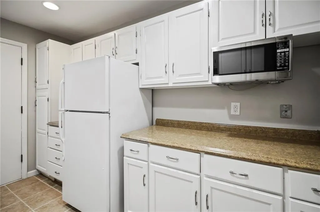 6851 Roswell Road Unit O27, Sandy Springs, Georgia 30328, 2 Bedrooms Bedrooms, ,2 BathroomsBathrooms,Residential,Sold,6851 Roswell Road Unit O27,6911458