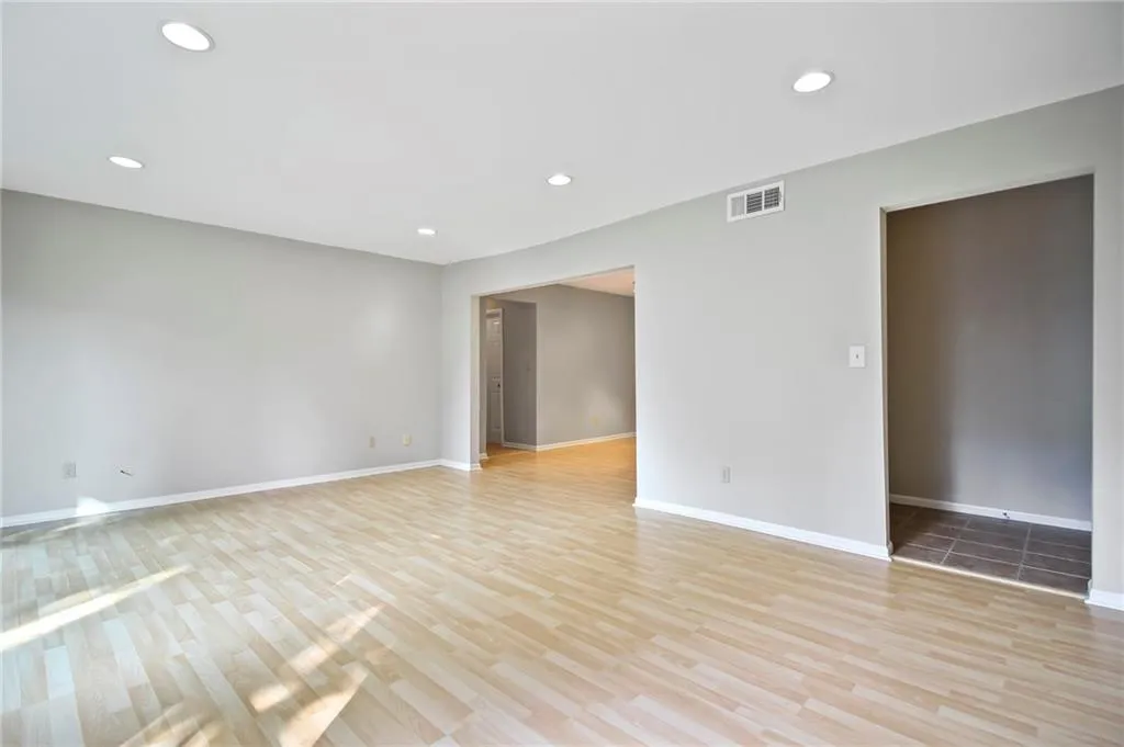 6851 Roswell Road Unit O27, Sandy Springs, Georgia 30328, 2 Bedrooms Bedrooms, ,2 BathroomsBathrooms,Residential,Sold,6851 Roswell Road Unit O27,6911458