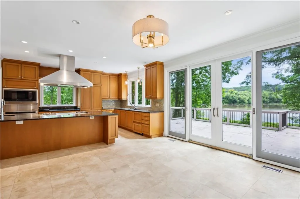 8935 River Landing Way, Atlanta, Georgia 30350, 5 Bedrooms Bedrooms, ,4 BathroomsBathrooms,Residential,Sold,8935 River Landing Way,7407789