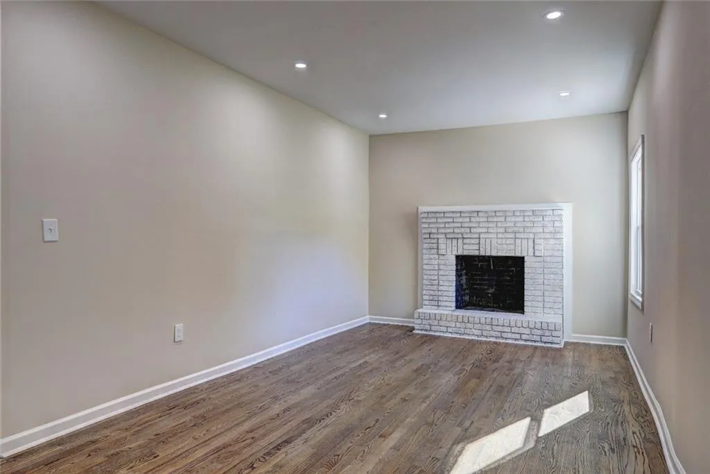 810 Commodore Drive Nw, Atlanta, Georgia 30318, 4 Bedrooms Bedrooms, ,2 BathroomsBathrooms,Residential,For Sale,810 Commodore Drive Nw,7610016