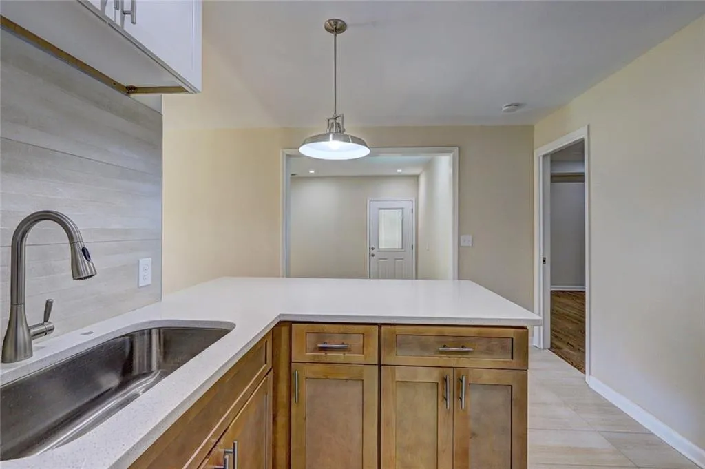 810 Commodore Drive Nw, Atlanta, Georgia 30318, 4 Bedrooms Bedrooms, ,2 BathroomsBathrooms,Residential,For Sale,810 Commodore Drive Nw,7610016