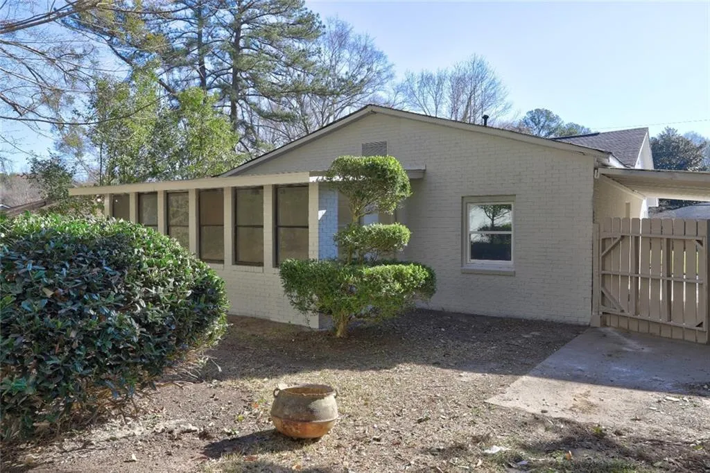 810 Commodore Drive Nw, Atlanta, Georgia 30318, 4 Bedrooms Bedrooms, ,2 BathroomsBathrooms,Residential,For Sale,810 Commodore Drive Nw,7610016