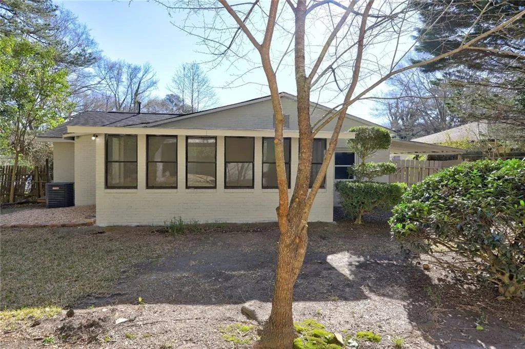 810 Commodore Drive Nw, Atlanta, Georgia 30318, 4 Bedrooms Bedrooms, ,2 BathroomsBathrooms,Residential,For Sale,810 Commodore Drive Nw,7610016