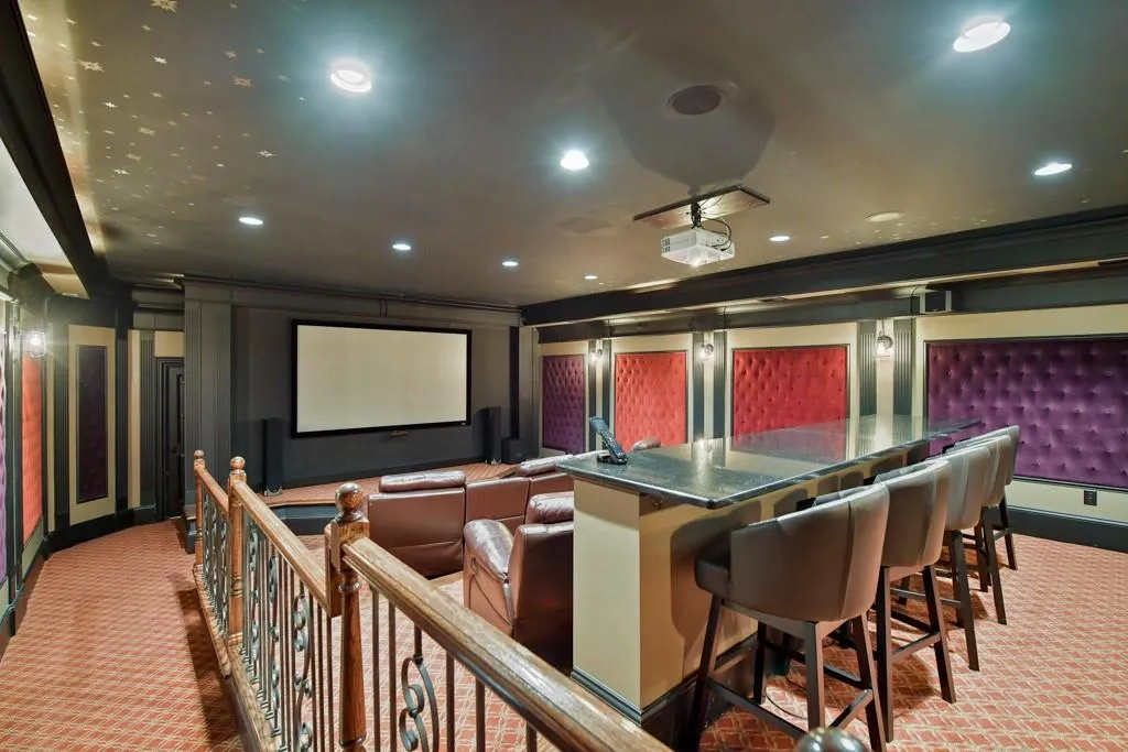 1105 Heards Ferry Road, Atlanta, Georgia 30328, 8 Bedrooms Bedrooms, ,10 BathroomsBathrooms,Residential,Sold,1105 Heards Ferry Road,6601738