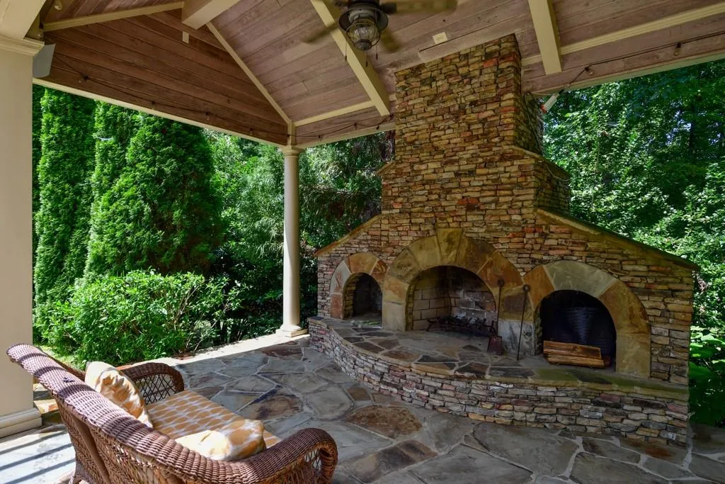 1105 Heards Ferry Road, Atlanta, Georgia 30328, 8 Bedrooms Bedrooms, ,10 BathroomsBathrooms,Residential,Sold,1105 Heards Ferry Road,6601738