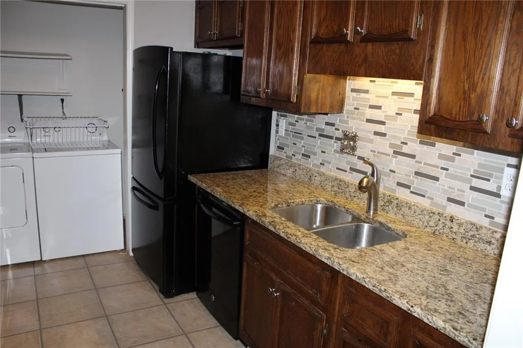 1008 Vicksburg Place, Sandy Springs, Georgia 30350, 2 Bedrooms Bedrooms, ,2 BathroomsBathrooms,Residential,Sold,1008 Vicksburg Place,5758644