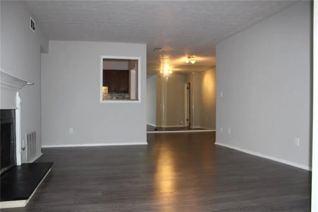 1008 Vicksburg Place, Sandy Springs, Georgia 30350, 2 Bedrooms Bedrooms, ,2 BathroomsBathrooms,Residential,Sold,1008 Vicksburg Place,5758644