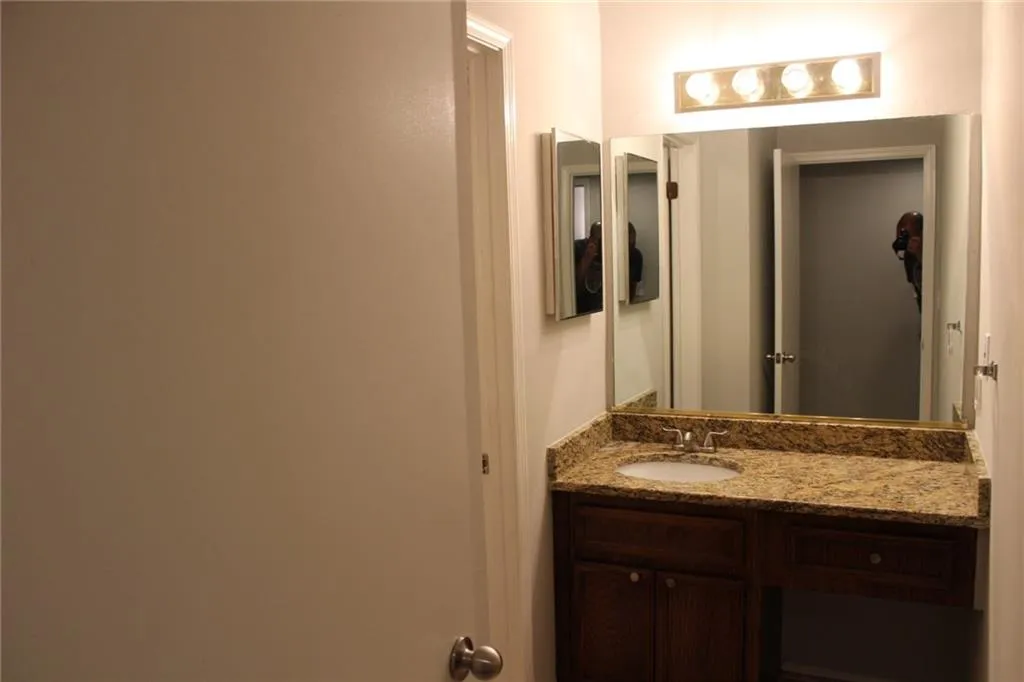 1008 Vicksburg Place, Sandy Springs, Georgia 30350, 2 Bedrooms Bedrooms, ,2 BathroomsBathrooms,Residential,Sold,1008 Vicksburg Place,5758644